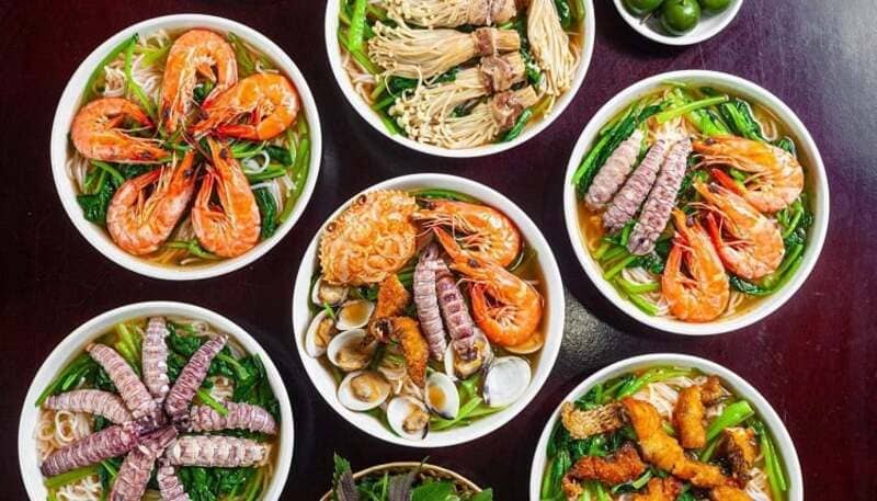 Find the top best Hanoi seafood noodle shops in the capital 8