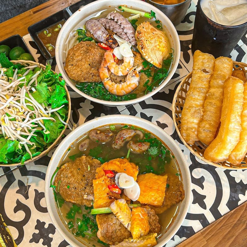 Top Hanoi vermicelli restaurants with the best flavors in the capital 9