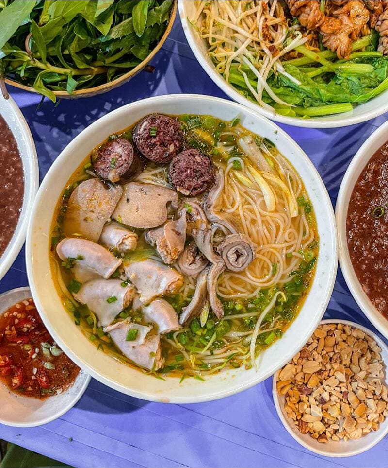 Top Hanoi vermicelli restaurants with the best flavors in the capital 10