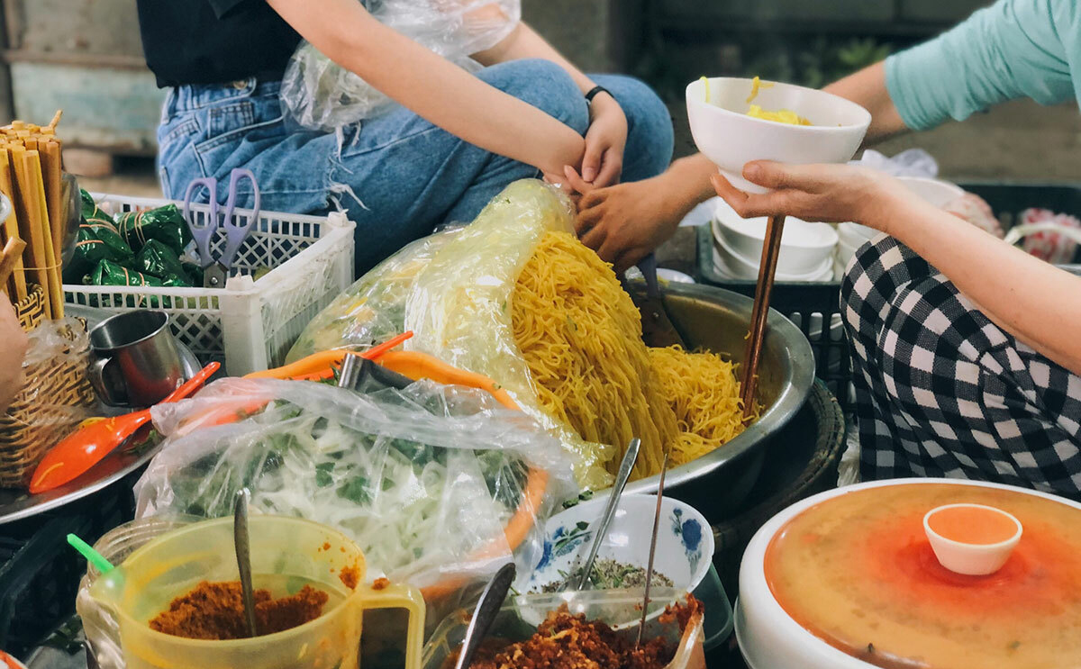 Hue turmeric vermicelli - Famous specialty dish of the 9th capital