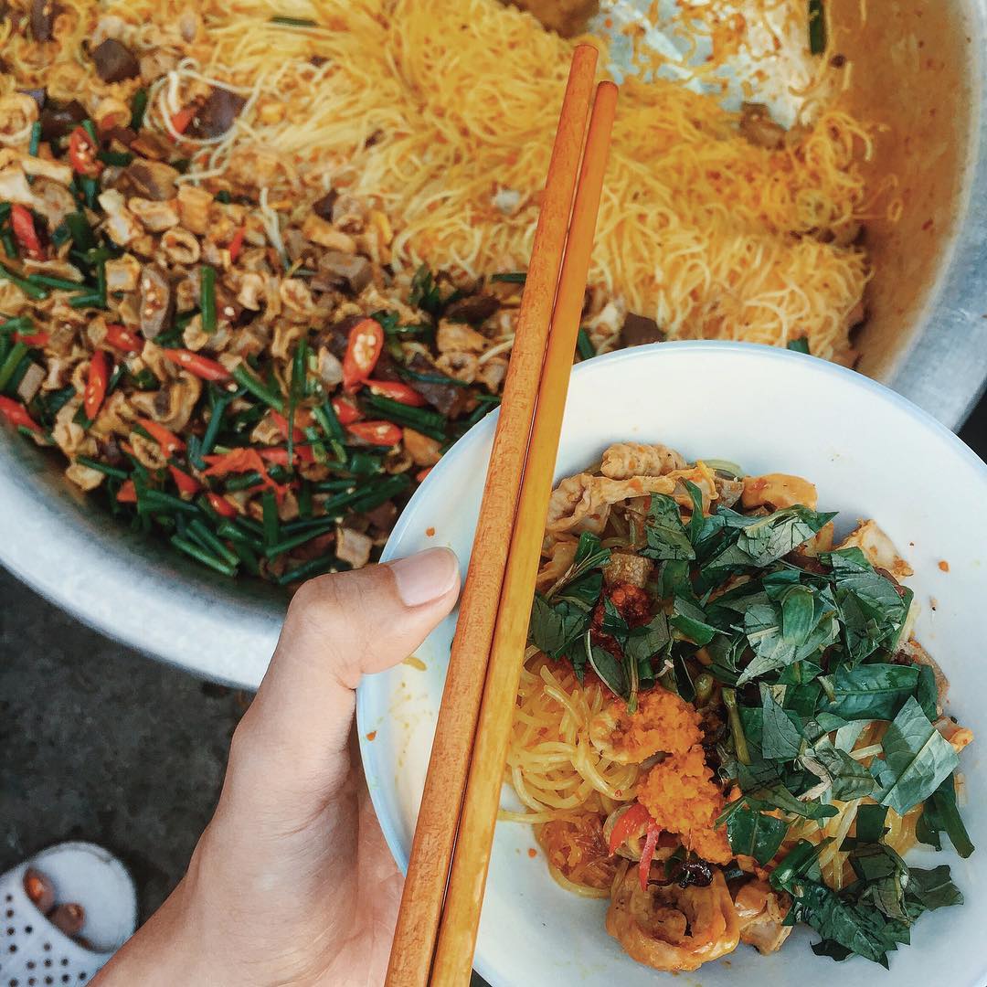 Hue turmeric vermicelli - Famous specialty dish of the 8th capital