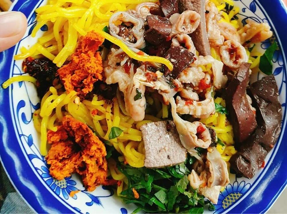 Hue turmeric vermicelli - Famous specialty dish of the 7th capital