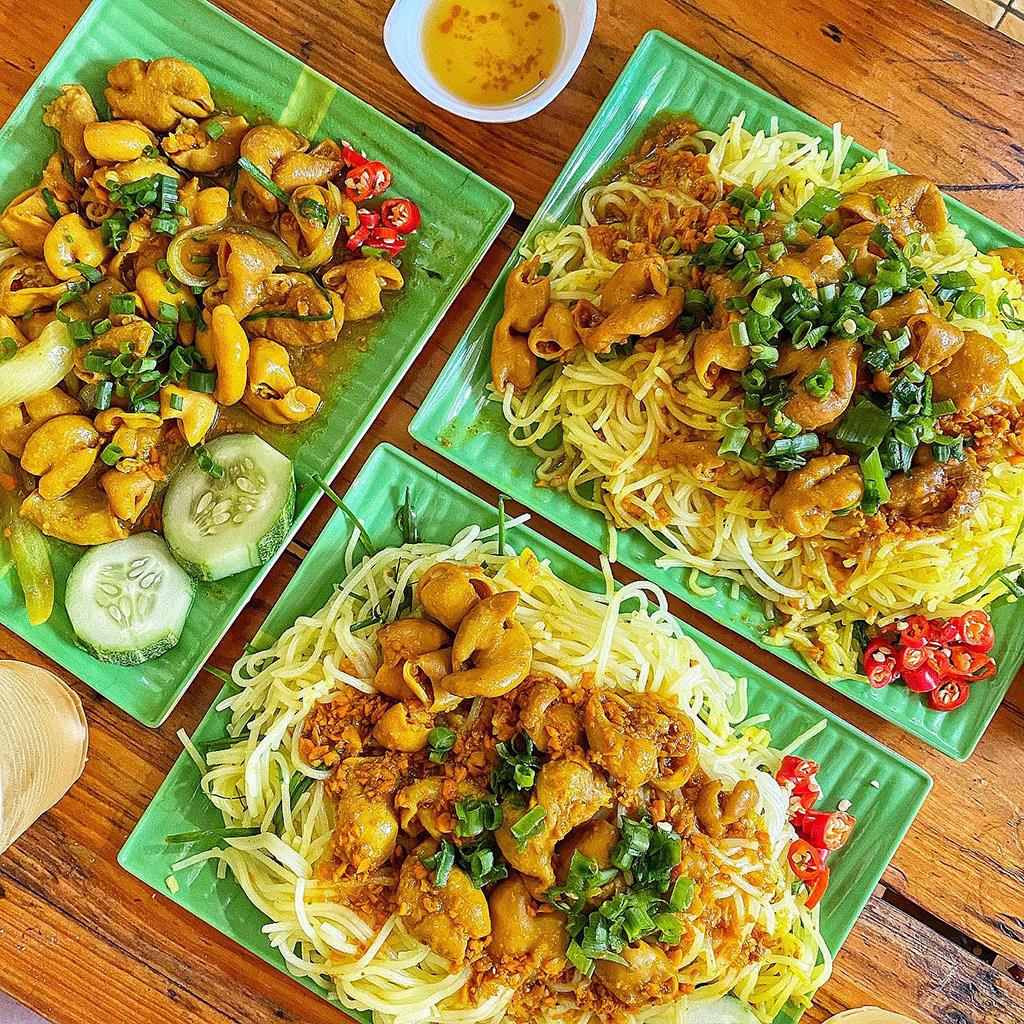 Hue turmeric vermicelli - Famous specialty dish of the 4th period