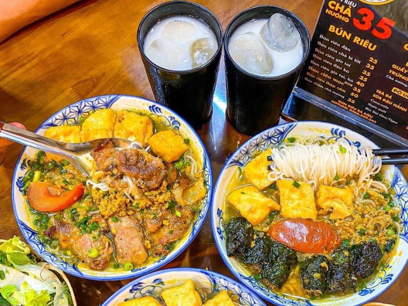 Top 10 delicious bun rieu restaurants in Hanoi recommended by gourmets 9