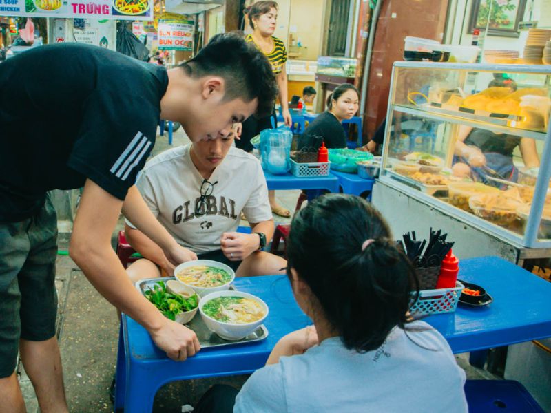 Visit Cau Go vermicelli restaurant and enjoy Hanoi specialties 11