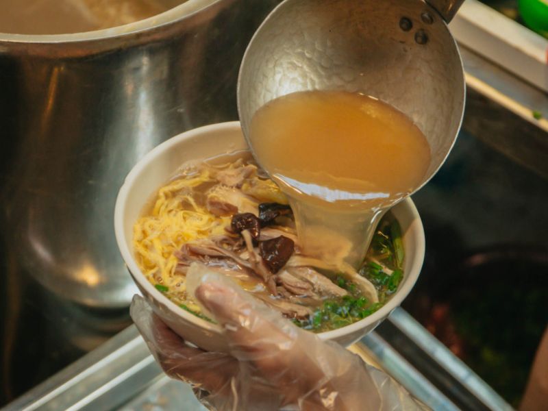 Visit Cau Go vermicelli restaurant and enjoy Hanoi specialties 6
