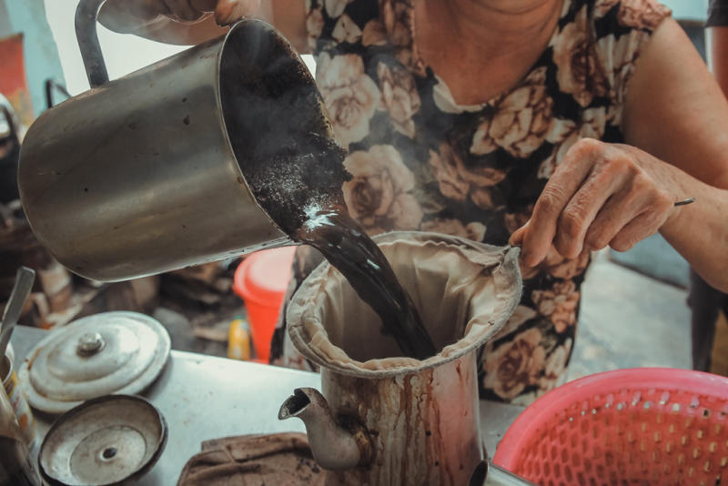 Top 4 most famous racket cafes in Saigon 3