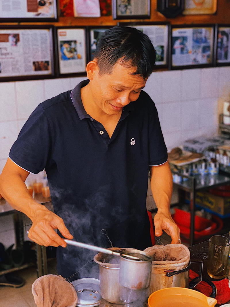 Top 4 most famous racket cafes in Saigon 7