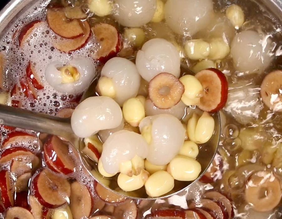 Types of Hue sweet soup and delicious shops that you must try 4
