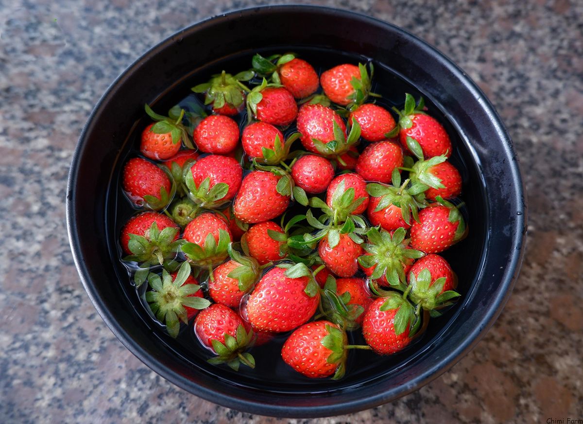 How to make strawberry shake with salt and chili, sour and spicy, you will be addicted to eating it 4