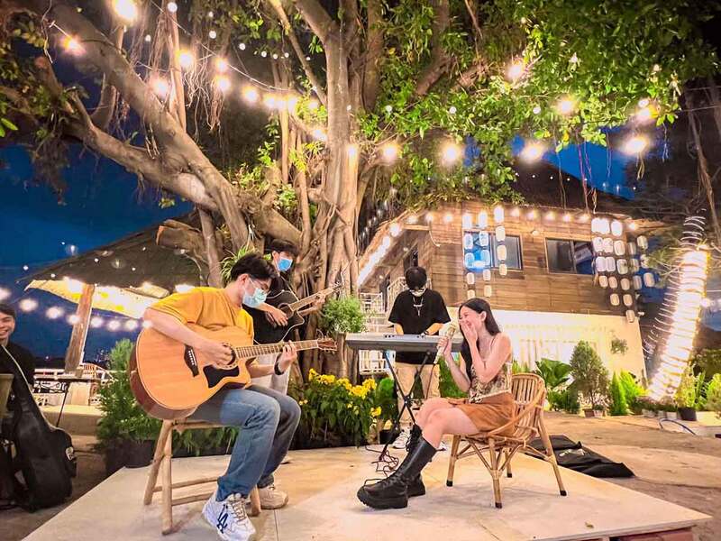 10 acoustic cafe rendezvous to help you relax with the clear sounds 5