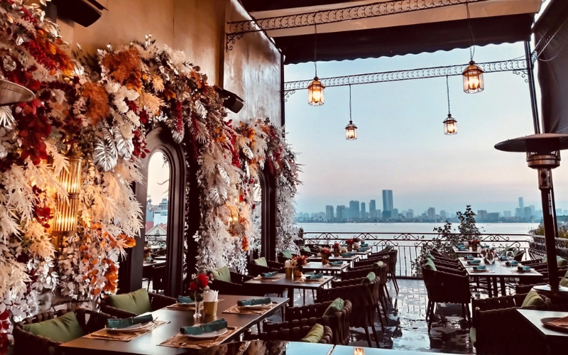 TOP 10 West Lake cafes with amazing virtual views 7
