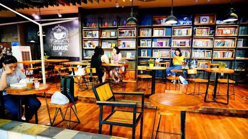 Book cafes in Saigon help you relax and indulge in the letter 8