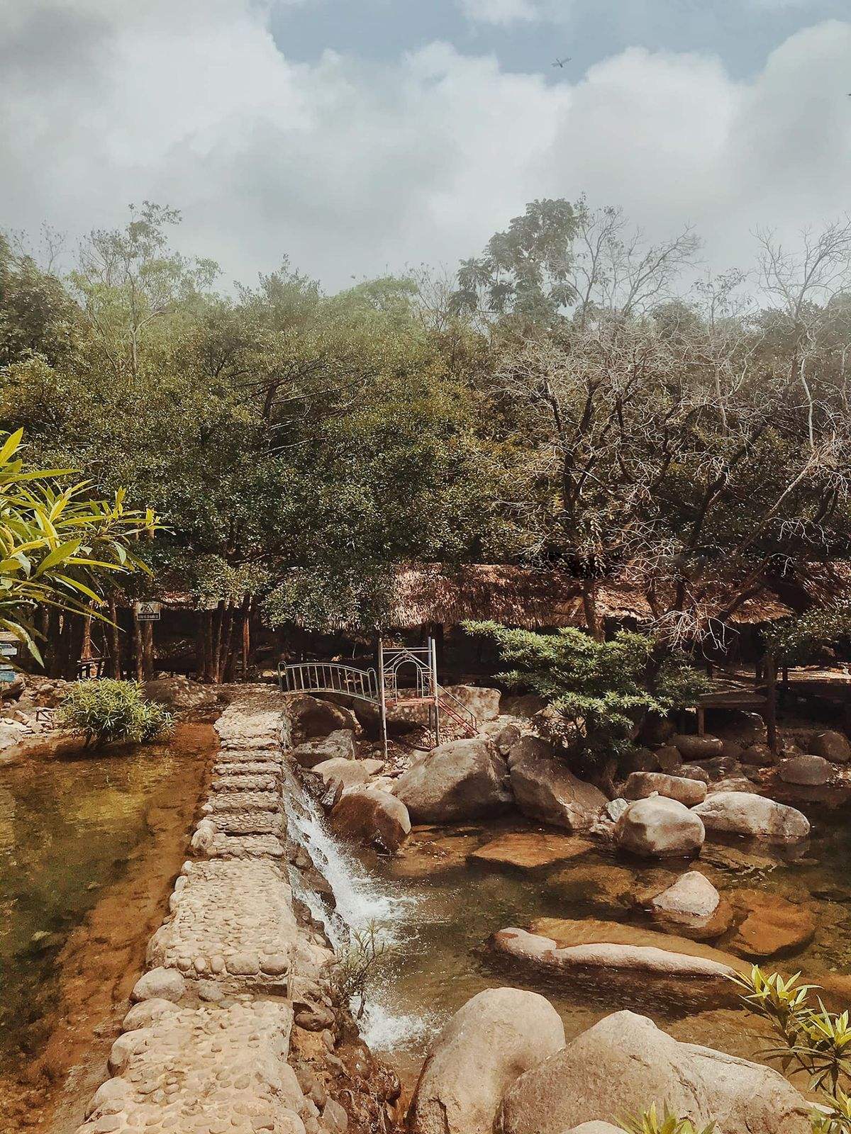 Suoi Luong Cafe Da Nang - Tea shop on the bank of the stream 6