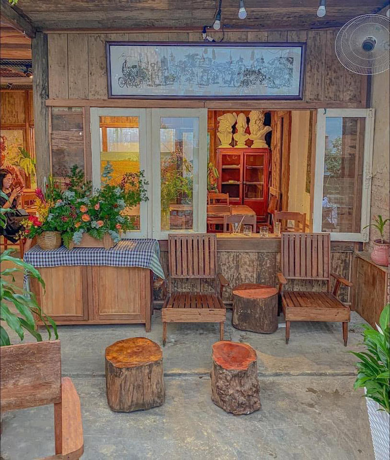 Top hottest statue painting cafes in Saigon 4