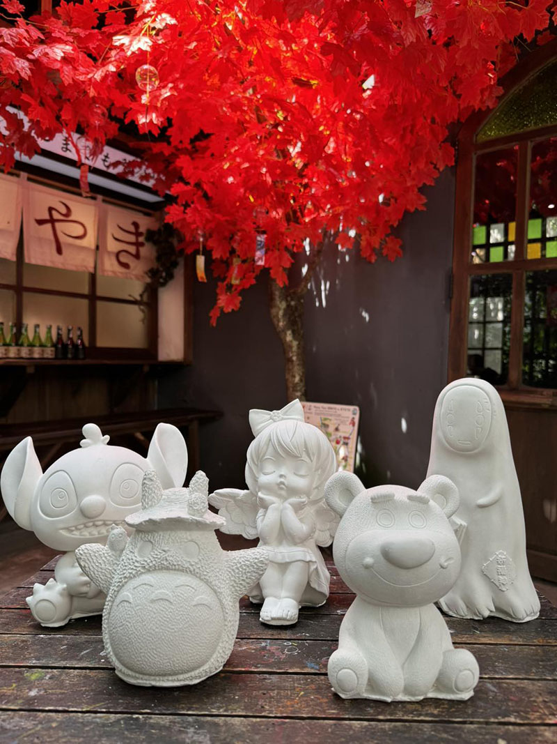 Top hottest statue painting cafes in Saigon 7