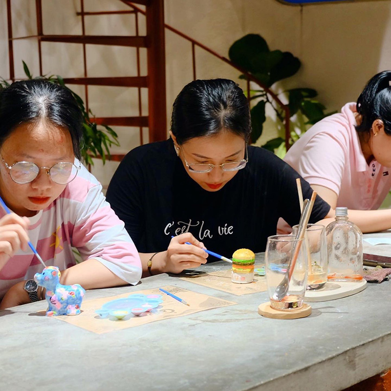 Top hottest statue painting cafes in Saigon 3