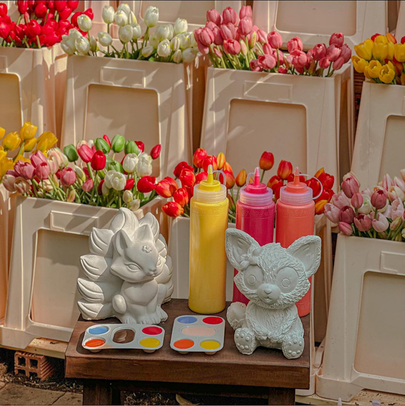 Top 11 hottest statue painting cafes in Saigon