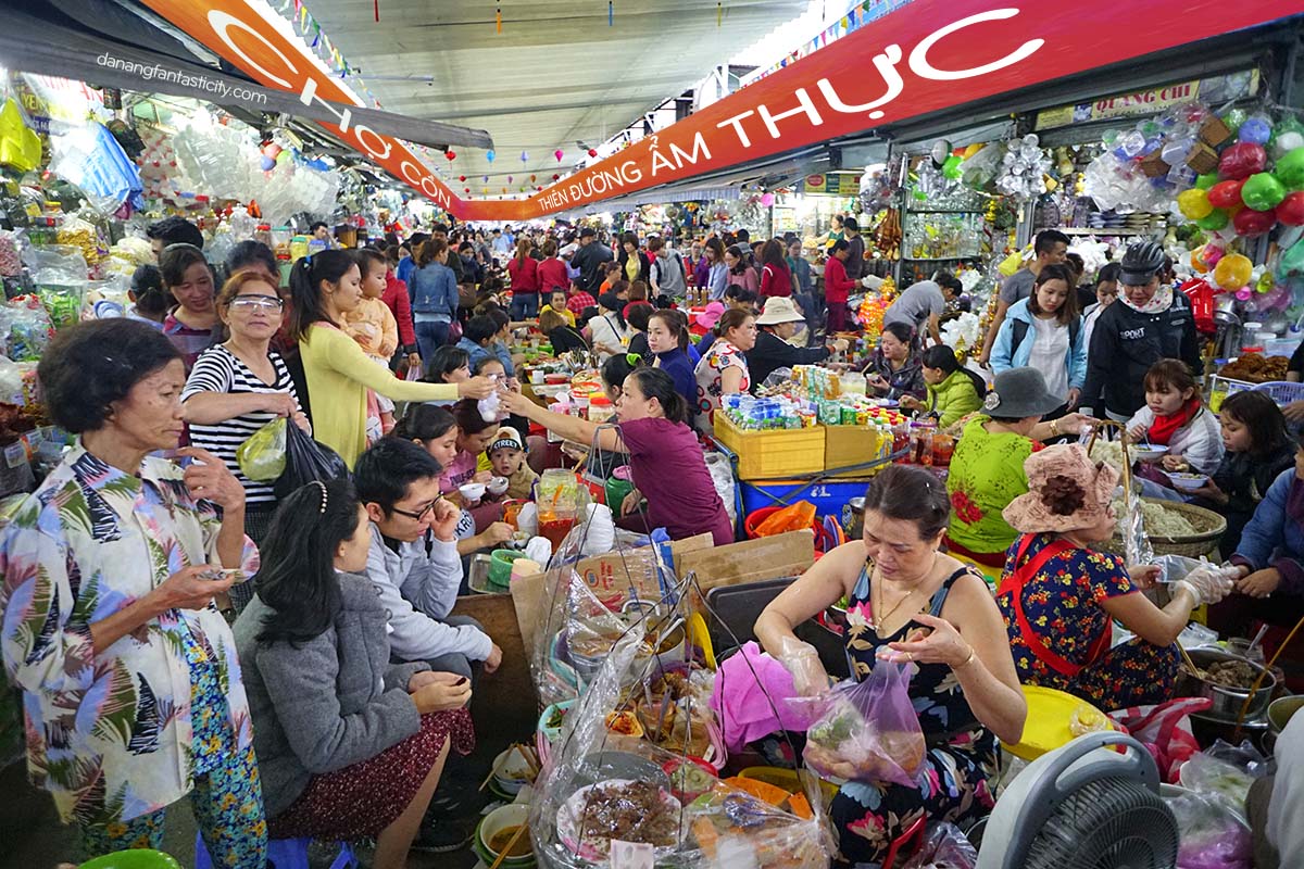 Scan Da Nang's Con market to discover a culinary paradise that thousands of people love
