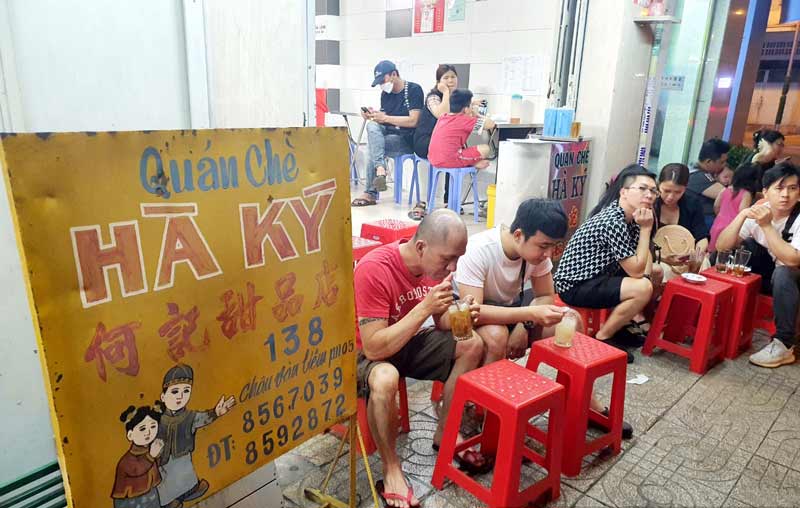 Explore famous Chinese tea shops in Saigon 6