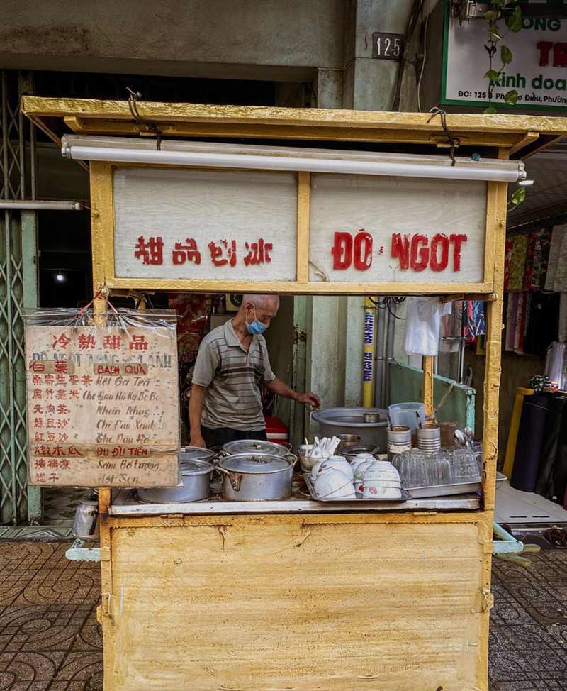 Explore famous Chinese tea shops in Saigon 10