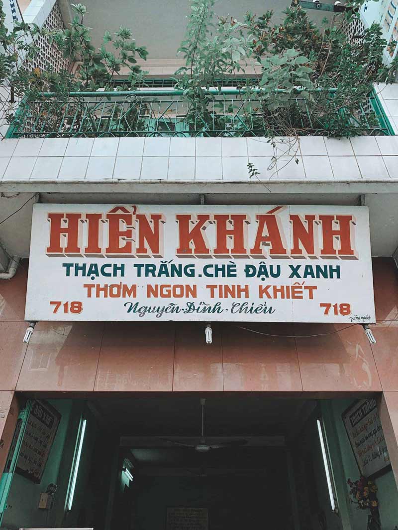 Explore famous Chinese tea shops in Saigon 8