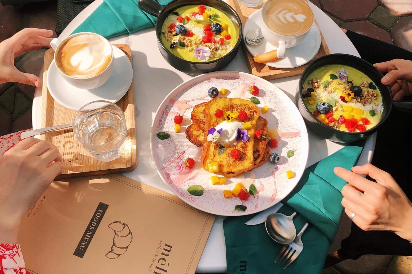 Check-in at 5 beautiful blue-toned cafes in Hanoi 3