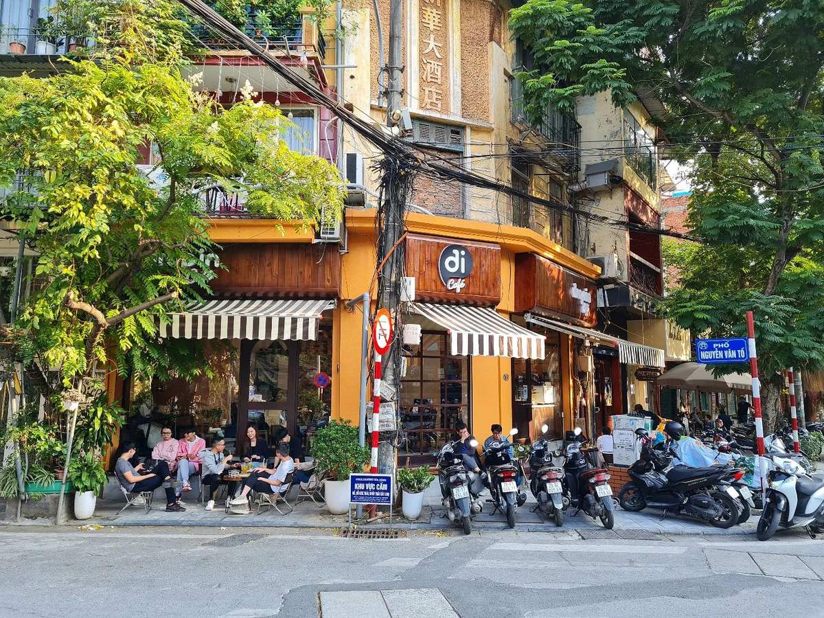 Check-in at 5 beautiful blue-toned cafes in Hanoi 6