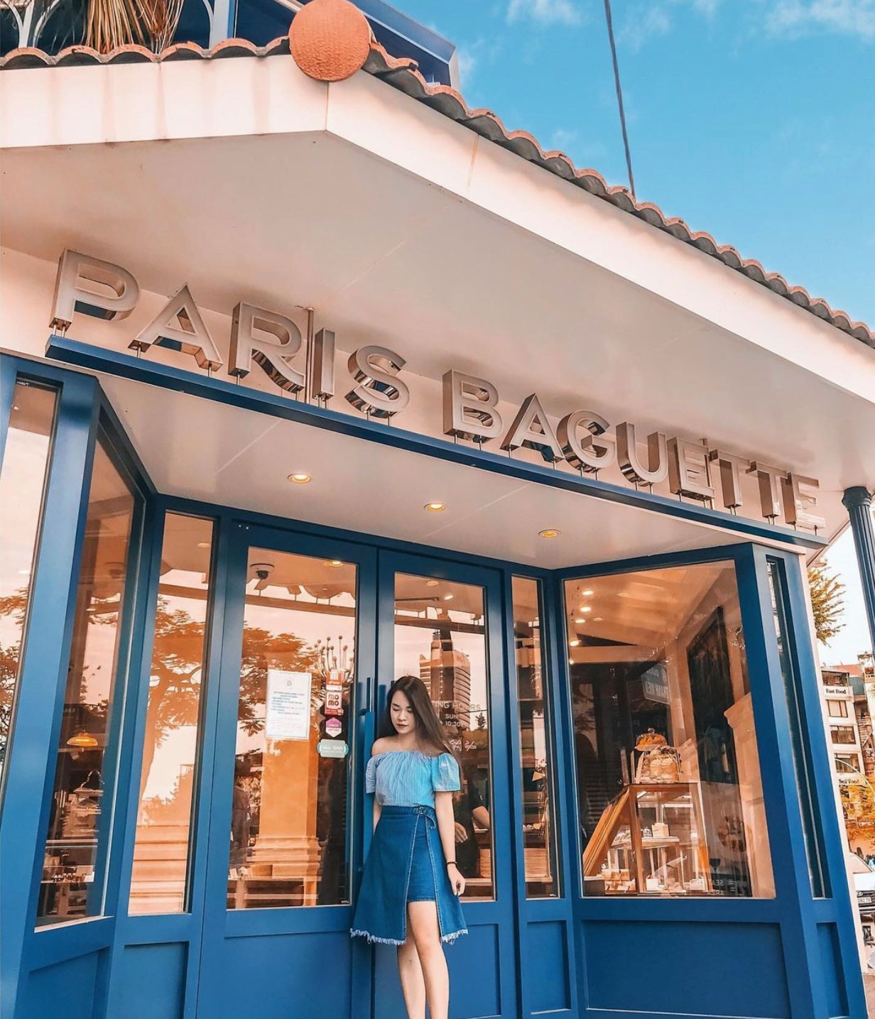 Check-in at 5 beautiful blue-toned cafes in Hanoi 8