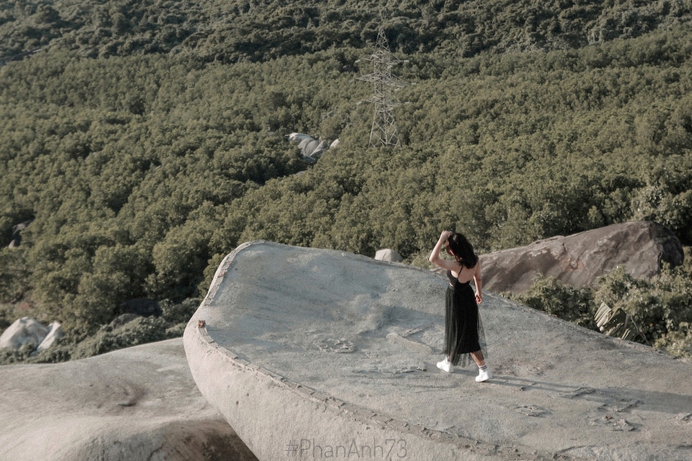 Immersed in the vast nature of Hai Van Pass at Hon Cu Rua Da Nang 3