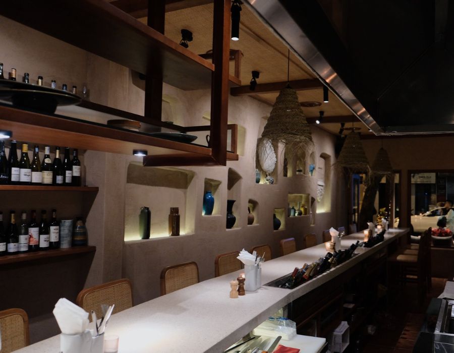 Chill with a series of Hanoi pubs with extremely impressive space 2