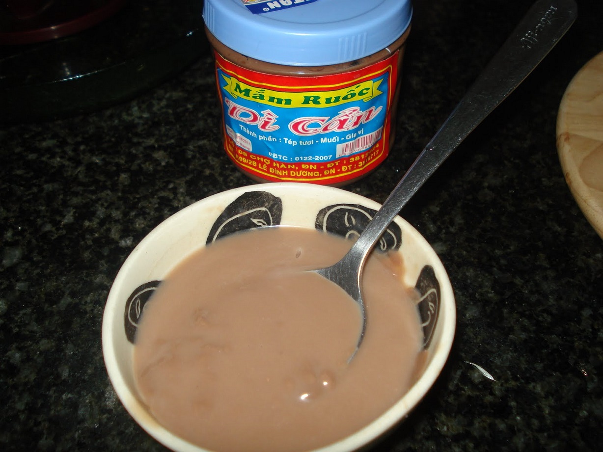 If you don't know how to choose to buy delicious Hue shrimp paste, read this article immediately