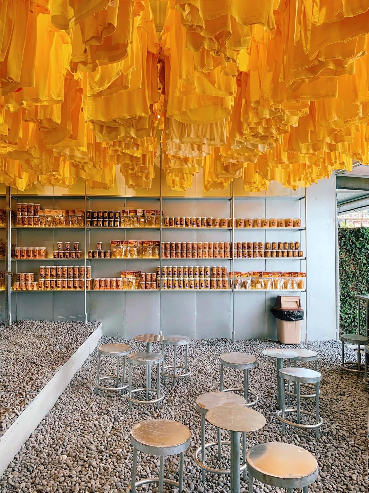 What's special about the most famous Coi Xay Gio bakery in Da Lat?