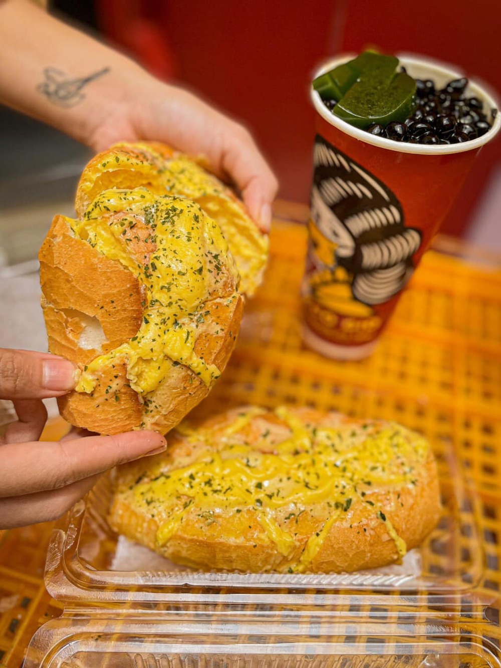 What's special about the most famous Coi Xay Gio bakery in Da Lat?