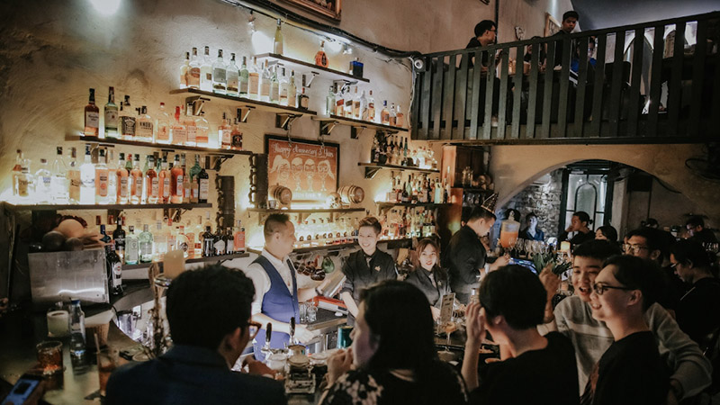 8 cocktail bars in Saigon with gentle and super chill atmosphere 3