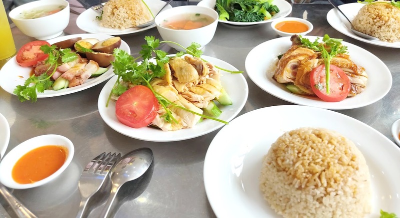 Experience 7 famous delicious Hainanese chicken rice restaurants in Saigon 3
