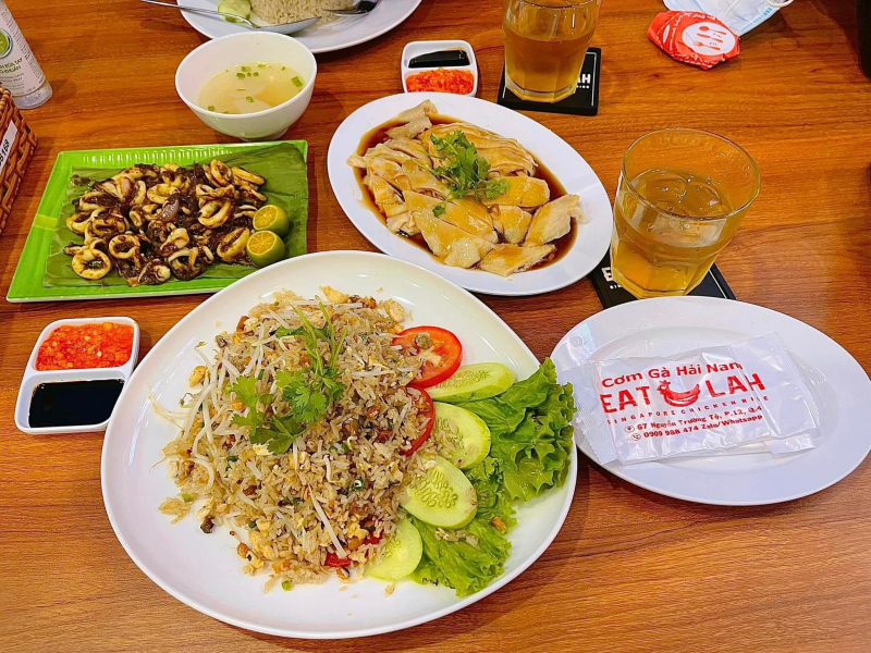Experience 7 famous delicious Hainanese chicken rice restaurants in Saigon 4