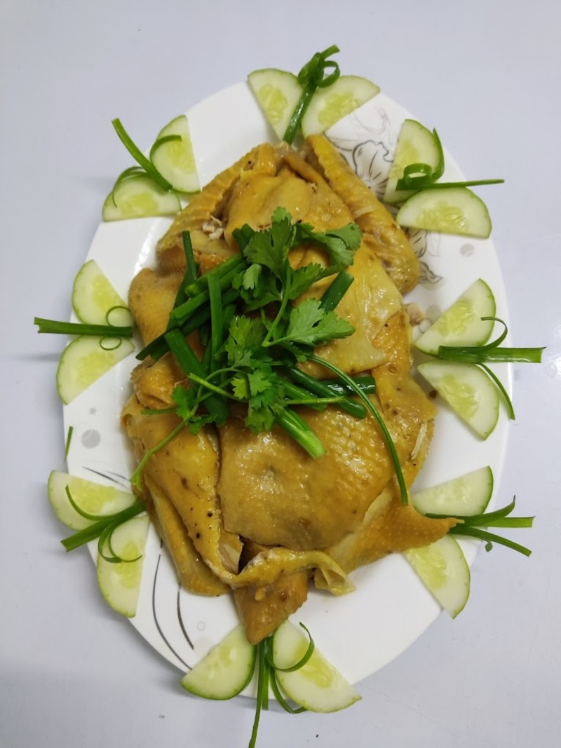 Experience 7 famous delicious Hainanese chicken rice restaurants in Saigon 6