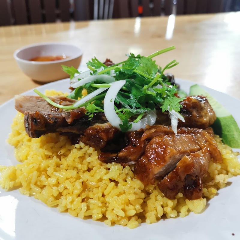 Experience 7 famous delicious Hainanese chicken rice restaurants in Saigon 7