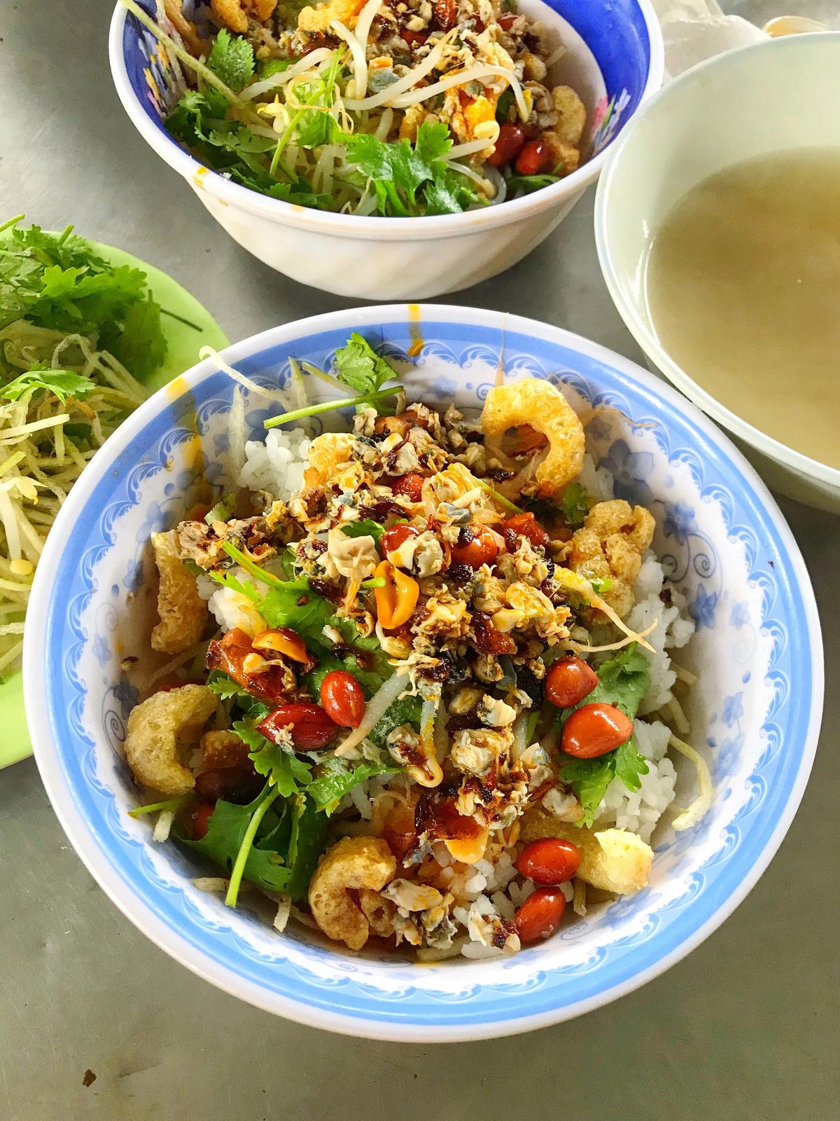 Mussel rice - From a poor family dish to the quintessence of Hue cuisine 4