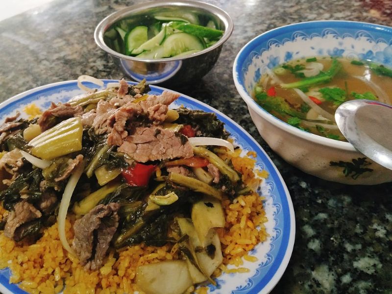 Top 10 delicious fried rice restaurants with beef and pickles, rich flavors of the old town 3