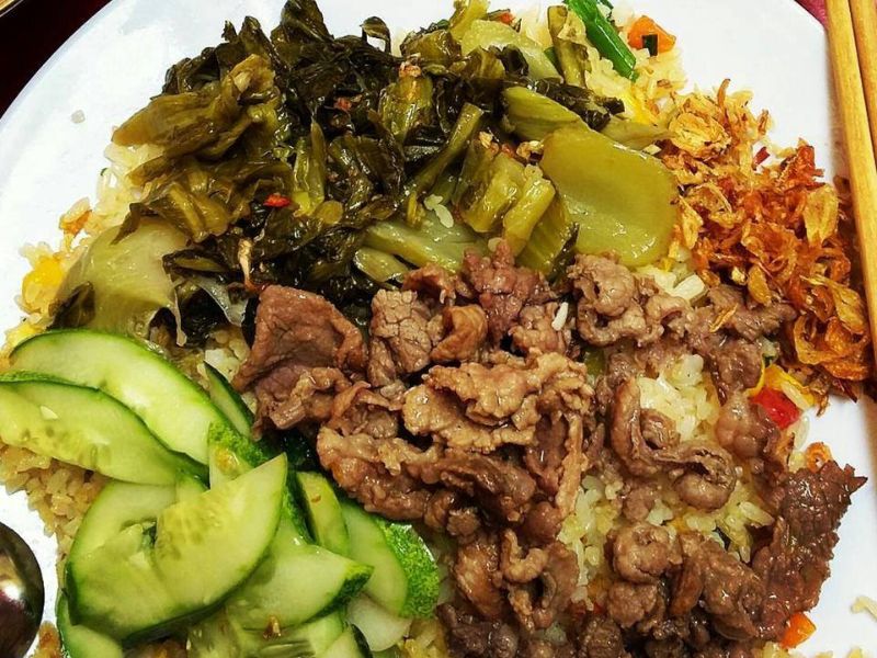 Top 10 delicious fried rice restaurants with beef and pickles, rich flavors of the old town 6