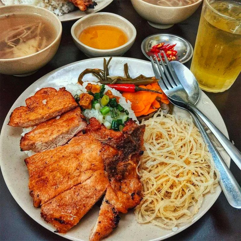 Top 10 delicious and cheap broken rice restaurants in Hanoi that are very popular 2