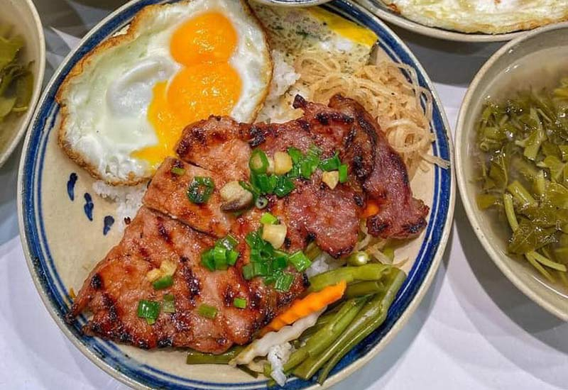 Top 10 delicious, nutritious, cheap broken rice restaurants in Hanoi that are very popular 3