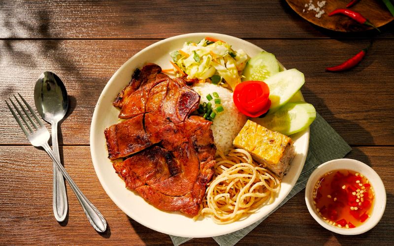 Top 10 delicious, nutritious, cheap broken rice restaurants in Hanoi that are very popular 4