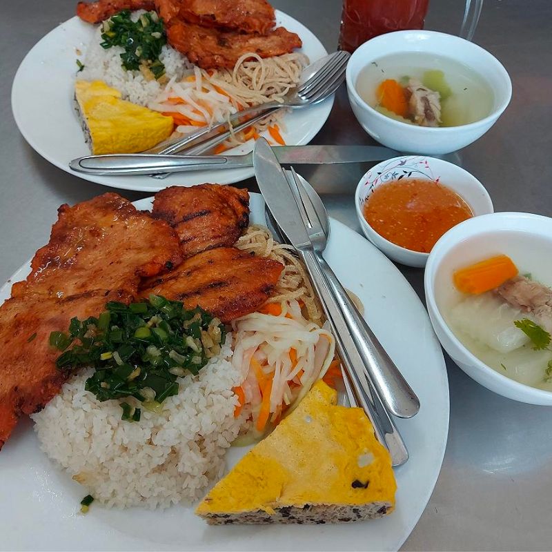 Top 10 delicious, nutritious, cheap broken rice restaurants in Hanoi that are very popular 6