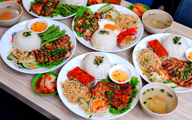 Top 10 delicious, nutritious, cheap broken rice restaurants in Hanoi that are very popular 7