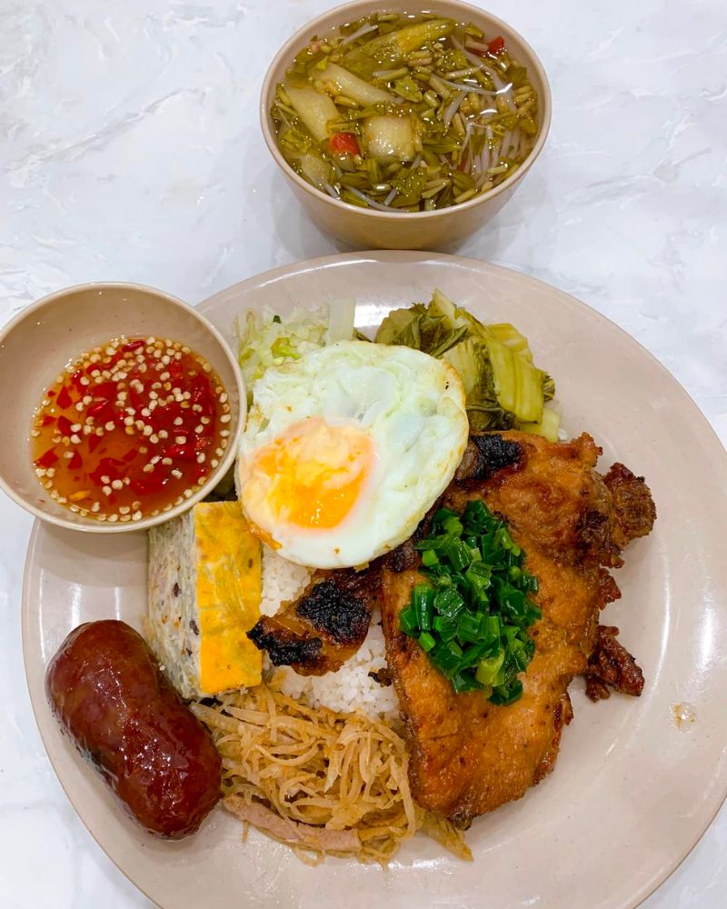 Top 10 delicious and cheap broken rice restaurants in Hanoi that are very popular 10