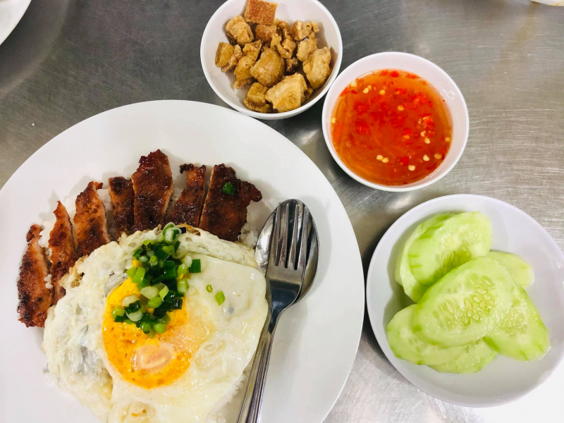 Top 10 delicious, nutritious, cheap broken rice restaurants in Hanoi that are very popular 11