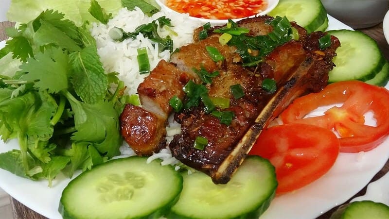 Visit 7 broken rice restaurants in District 1 to enjoy delicious dishes typical of Saigon 2